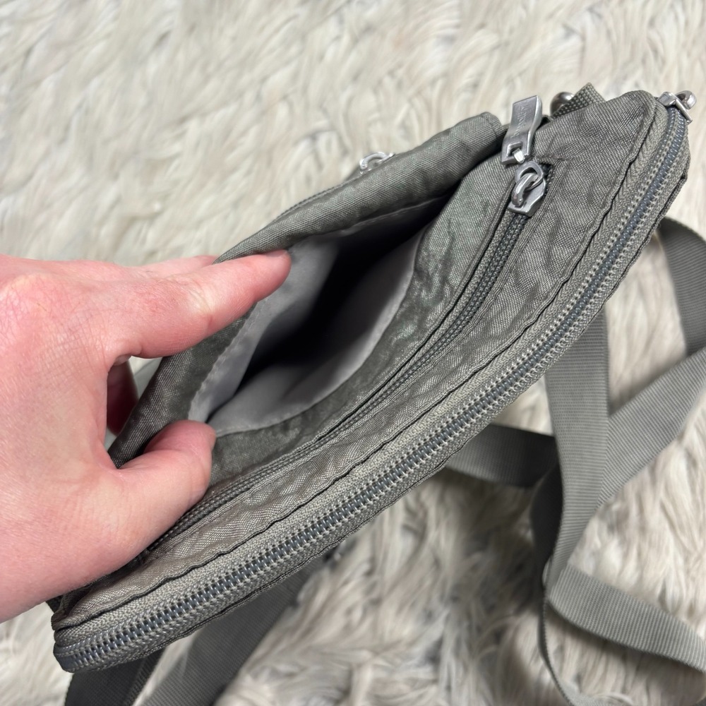 Baggallini Gray Nylon Let's Escape Crossbody Bag Travel Minimalist Urban Commute - Picture 8 of 9